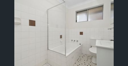 LIGHT AND AIRY 2 BEDROOM APARTMENT IN GREAT LOCATION - Photo 2