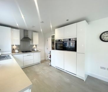 Royal Boulevard, LEAMINGTON SPA, CV33 - Photo 1