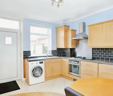 2 bedroom end of terrace house to rent - Photo 5