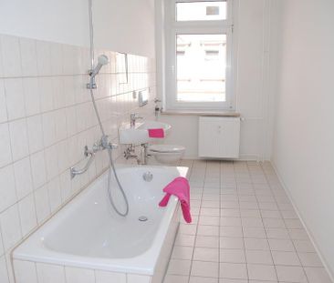Großzügige Altbauwohnung mit Einbauküche - Photo 1