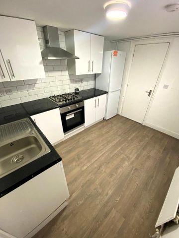 3 bedroom terraced house to rent - Photo 4