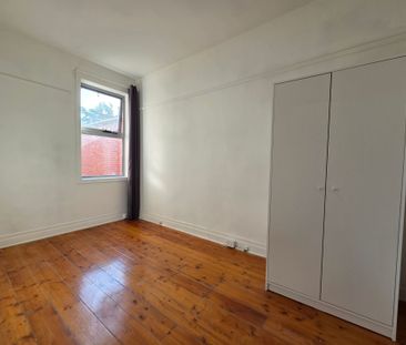 Neat and Practical Living with Everyday Convenience - Photo 4