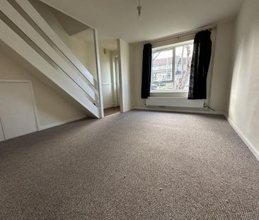 2 bedroom semi-detached house to rent - Photo 4