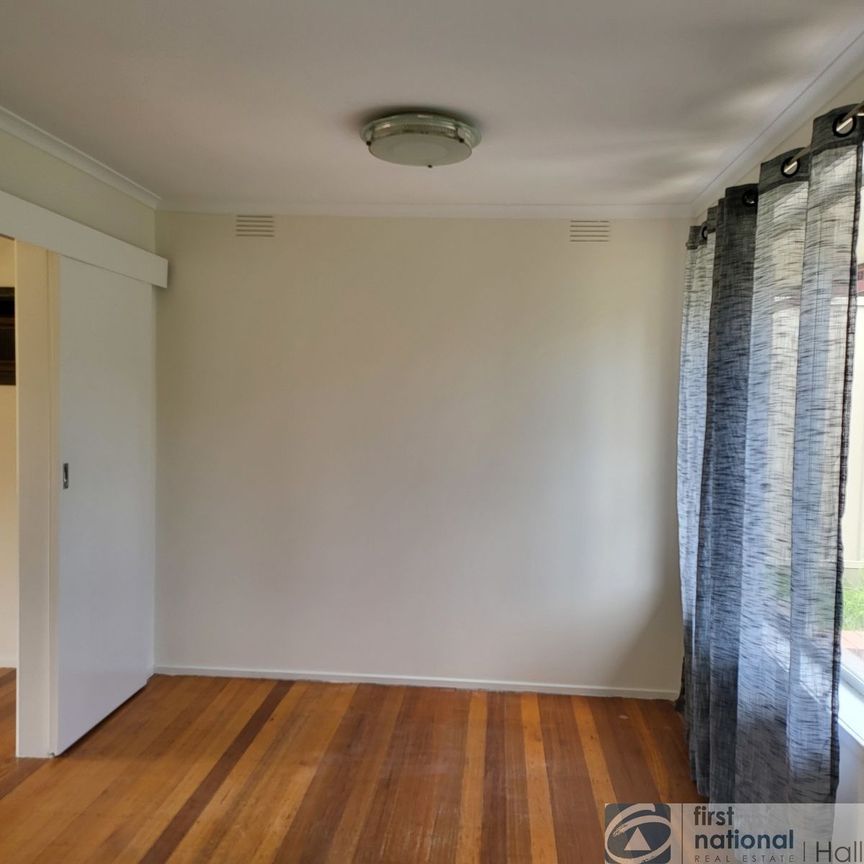 27 Kernot Crescent, Noble Park North - Photo 1