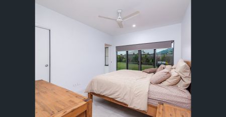 SPACIOUS 4-BEDROOM HOME WITH POOL - Photo 4