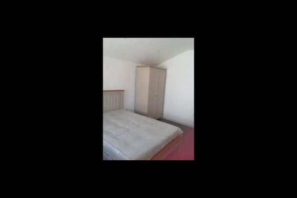 1 Bed Flat, Dignam, NW2 - Photo 1