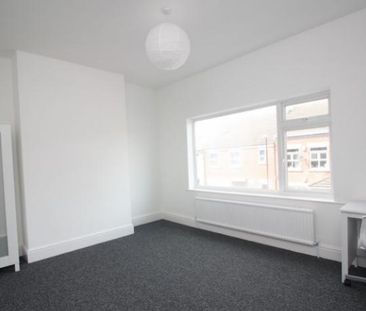 4 bedroom terraced house to rent - Photo 3