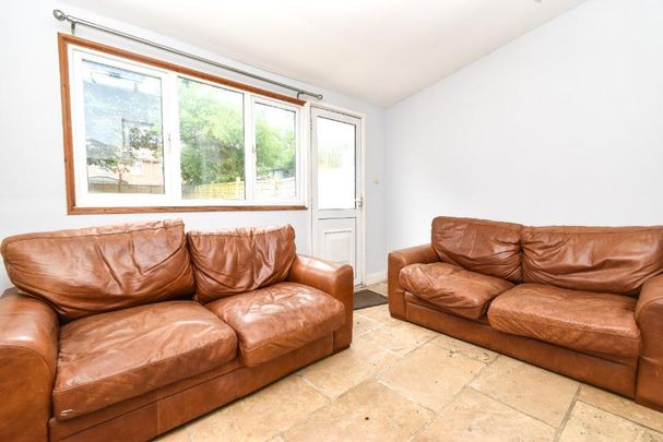 4 bedroom terraced house to rent - Photo 1