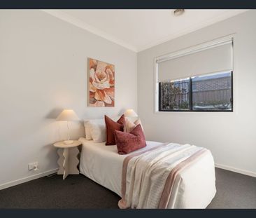 A Stylish Family Haven in the Heart of Craigieburn - Photo 4