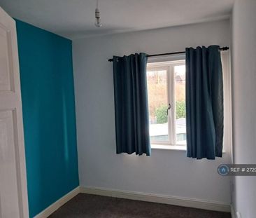 3 bedroom semi-detached house to rent - Photo 2