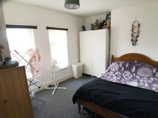 1 Bed Flat, Russian Drive, L13 - Photo 1