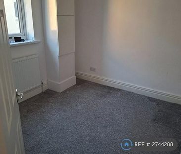 3 bedroom flat to rent - Photo 2