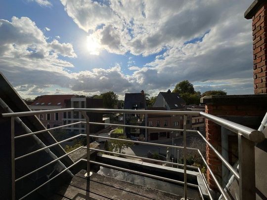 Gezellig duplexappartement in het centrum van Beveren met twee slaapkamers, terras en garage - Photo 1