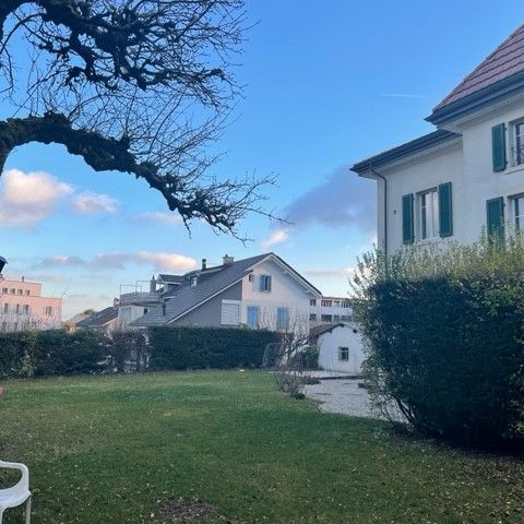 Charmant appartement de 3.5 pièces dans une petite maison plurifamiliale - Photo 1