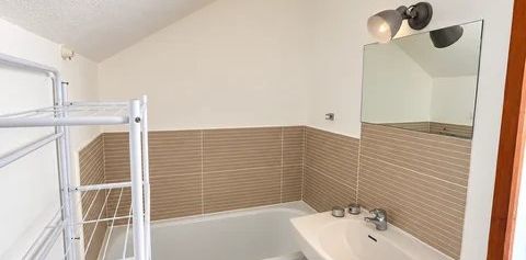 Location Appartement 1 pièce 25m² SALLANCHES 74700 - Photo 2