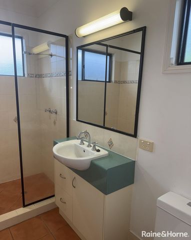 3 bedroom 2 bathroom unfurnished home in Newell Beach - Photo 5