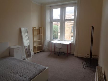 3 bedroom flat to rent - Photo 3