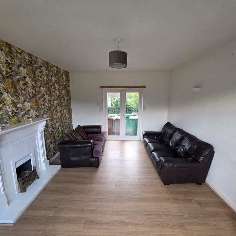 4 bedroom semi-detached house to rent - Photo 1