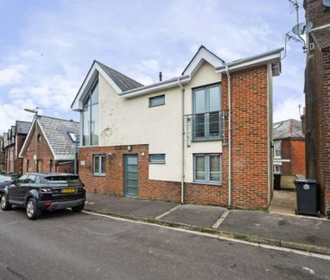 2 Bedroom Flat / Apartment - Highcliffe Road, Winchester - Photo 2