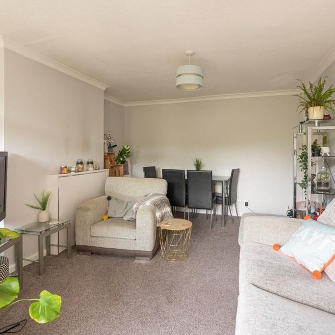 3 bedroom flat to rent - Photo 1