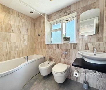 4 bedroom detached house to rent - Photo 2