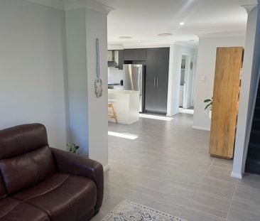 Stunning 4-Bedroom Townhouse - Photo 2