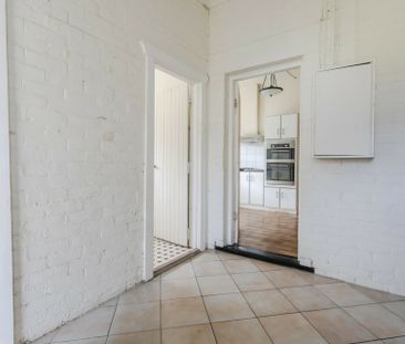 Charming Home in Prospect - Photo 2