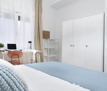 Room in a shared 7-bedroom apartment for rent in Gaztambide, perfect for students. - Photo 4