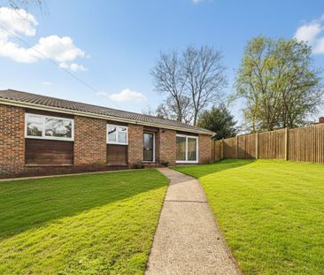 3 bedroom Bungalow in Park Road, Farnborough - Photo 2