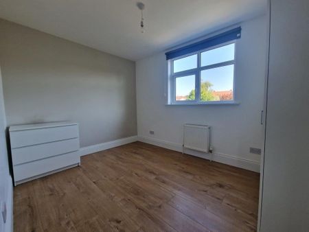 2 Bed Flat, Beatrice Avenue, SW16 - Photo 2