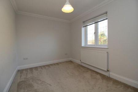 4 bedroom detached house to rent - Photo 2