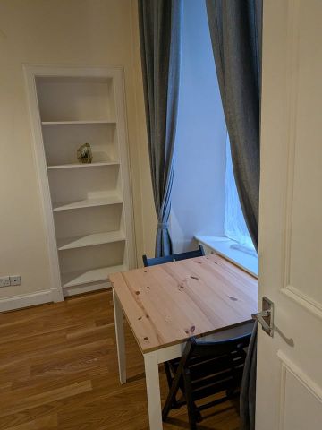 2 Bed Flat, Pitt Street, EH6 - Photo 3