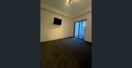 Neat, Spacious & Exceptionally Located Ground Floor Unit - Photo 4