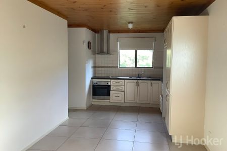 Neat 2 Bedroom Duplex - Photo 2