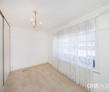 Charming Family Home in Prime Location – Space, Comfort & Unmatched... - Photo 3