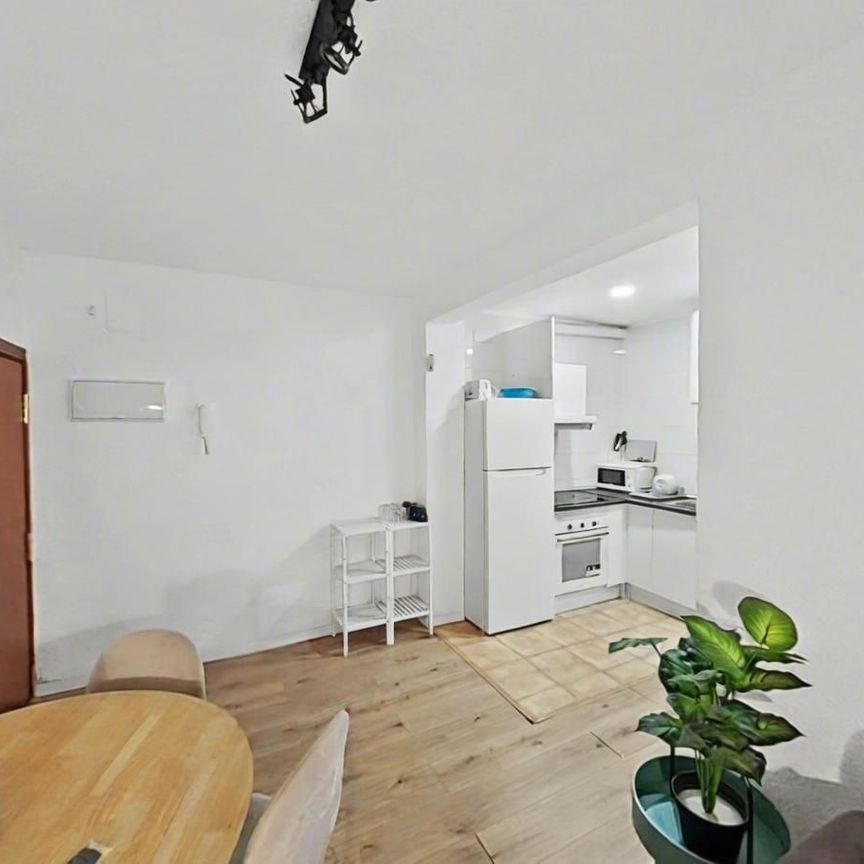 Piso de alquiler en Universidad - Photo 1