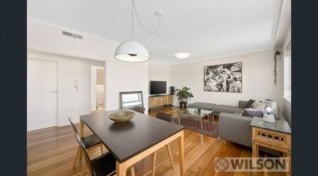 Spacious & Stylish Two Bedroom Apartment in Prime St Kilda East Location - Photo 2