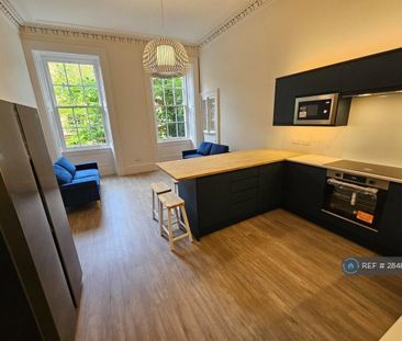 1 bedroom in a flat share to rent - Photo 3