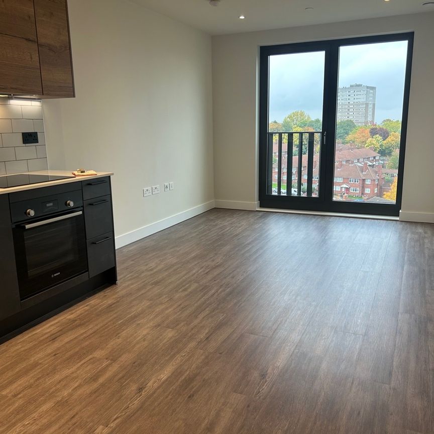 1 Bed Flat, Glasswater Locks, B4 - Photo 1