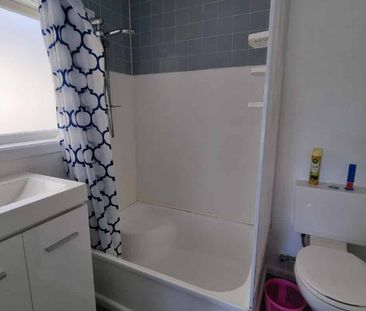 Semi-Furnished Studio: - Photo 3