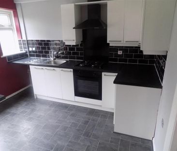 3 bedroom end of terrace house to rent - Photo 4