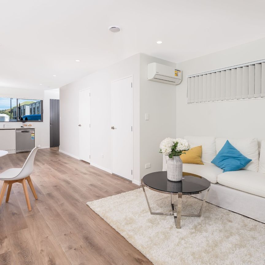 MANGERE BRIDGE, 3 BEDROOMS - Photo 1