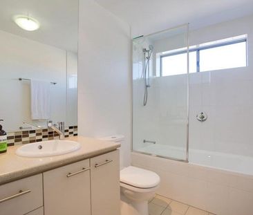 FANTASTIC LOCATION! WALK TO ROBINA TOWN CENTER! - Photo 6