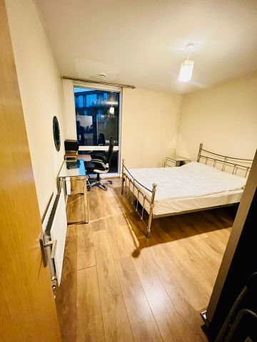 2 Bed Flat, Ealing Road, TW8 - Photo 4