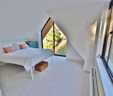 A contemporary family home near the village of Wadhurst - Photo 1