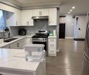 For Lease - 72 Rotherglen Court, Brampton, Ontario - Photo 2