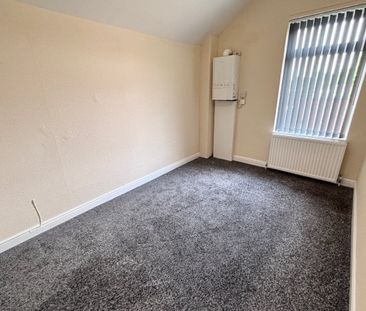 Chanterlands Avenue - Photo 3