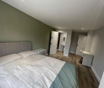 1 bedroom in a house share to rent - Photo 2