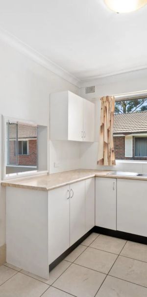 Spacious Two Bedroom Apartment in an Ideal Location - Photo 1