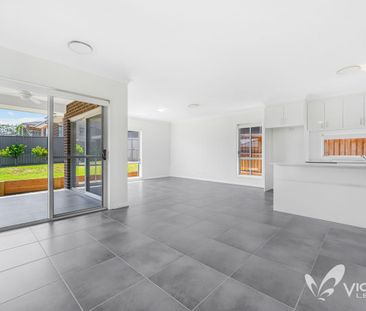 Near new double storey 4 bedroom house for rent in Box Hill - Photo 1